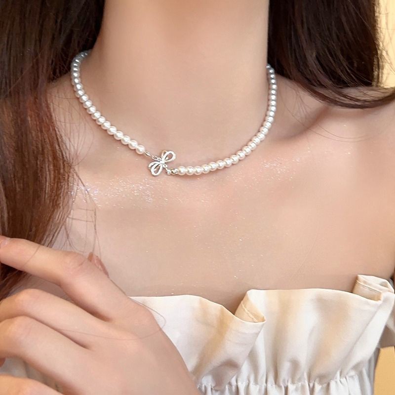 Faux Pearl Choker Necklace