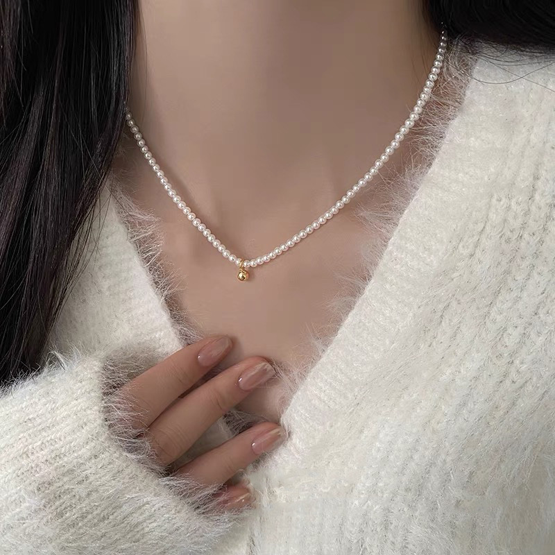 Delicate Faux Pearl Choker