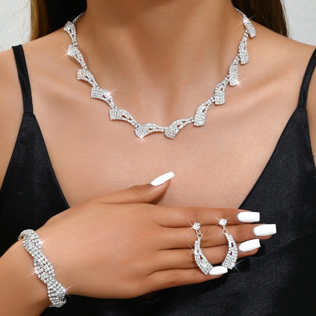 Niche Personalized Design Full Diamond Horn Earrings, Necklace, Bracelet Three-Piece Set, Fashionable Middle Eastern Popular Jewelry Set For Women