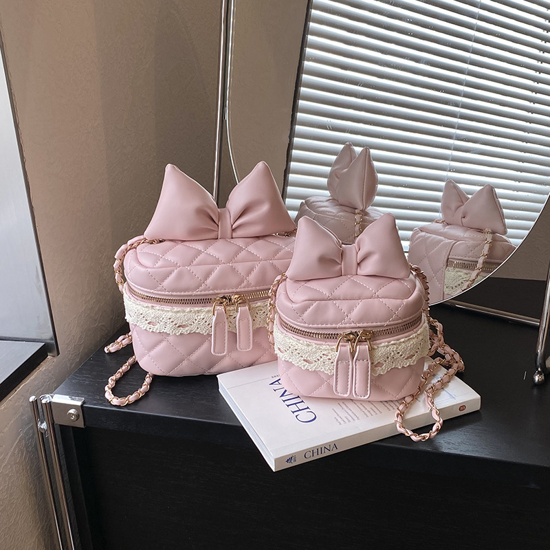Quilted Bow Chain Bag