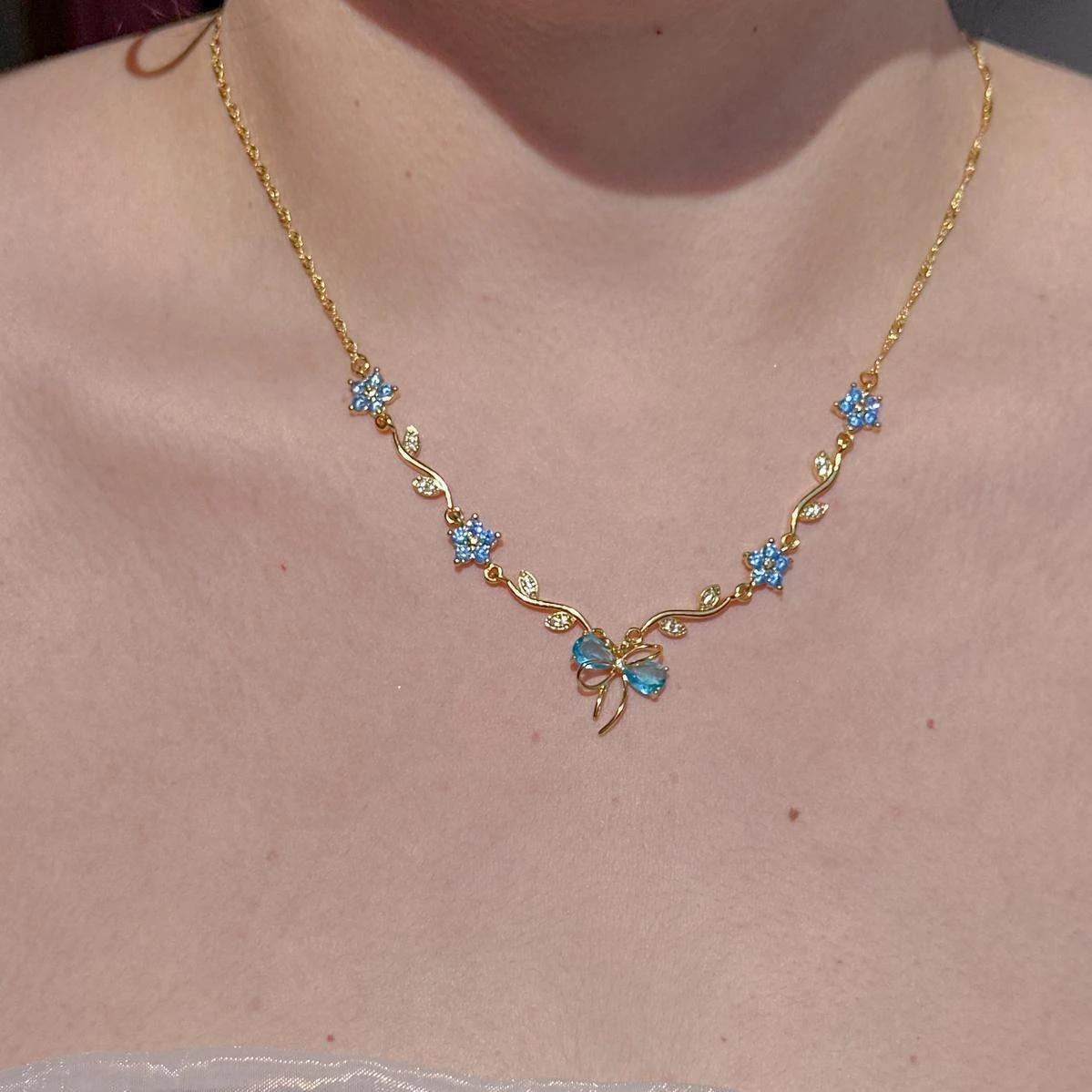 Zircon Bow Necklace