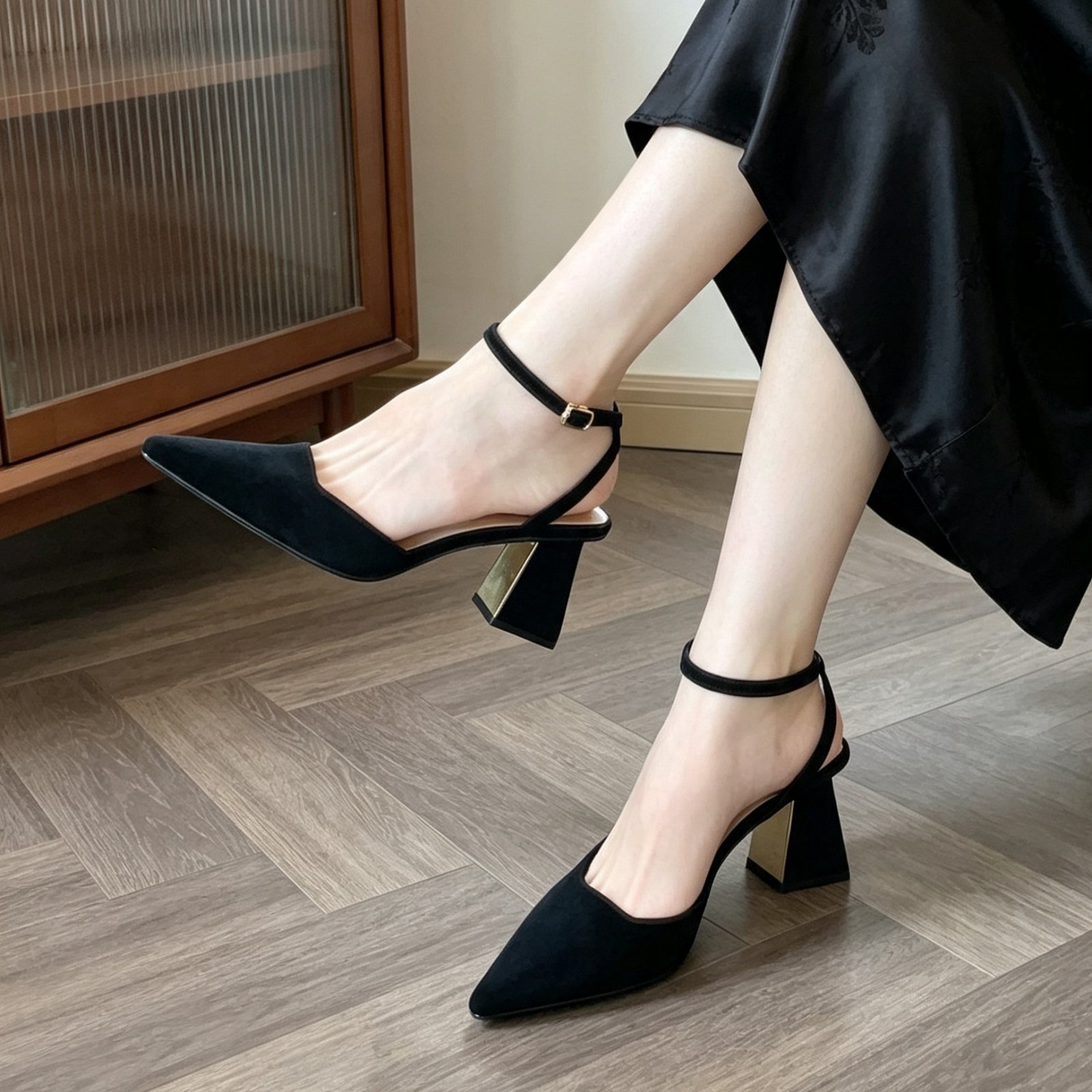 Women's Chunky-Heel Pointed Court Shoes